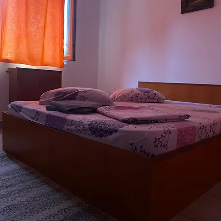 Quiet Garden 1st Floor Villa Bucarest