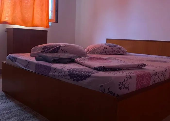 Quiet Garden 1st Floor Вілла Бухарест